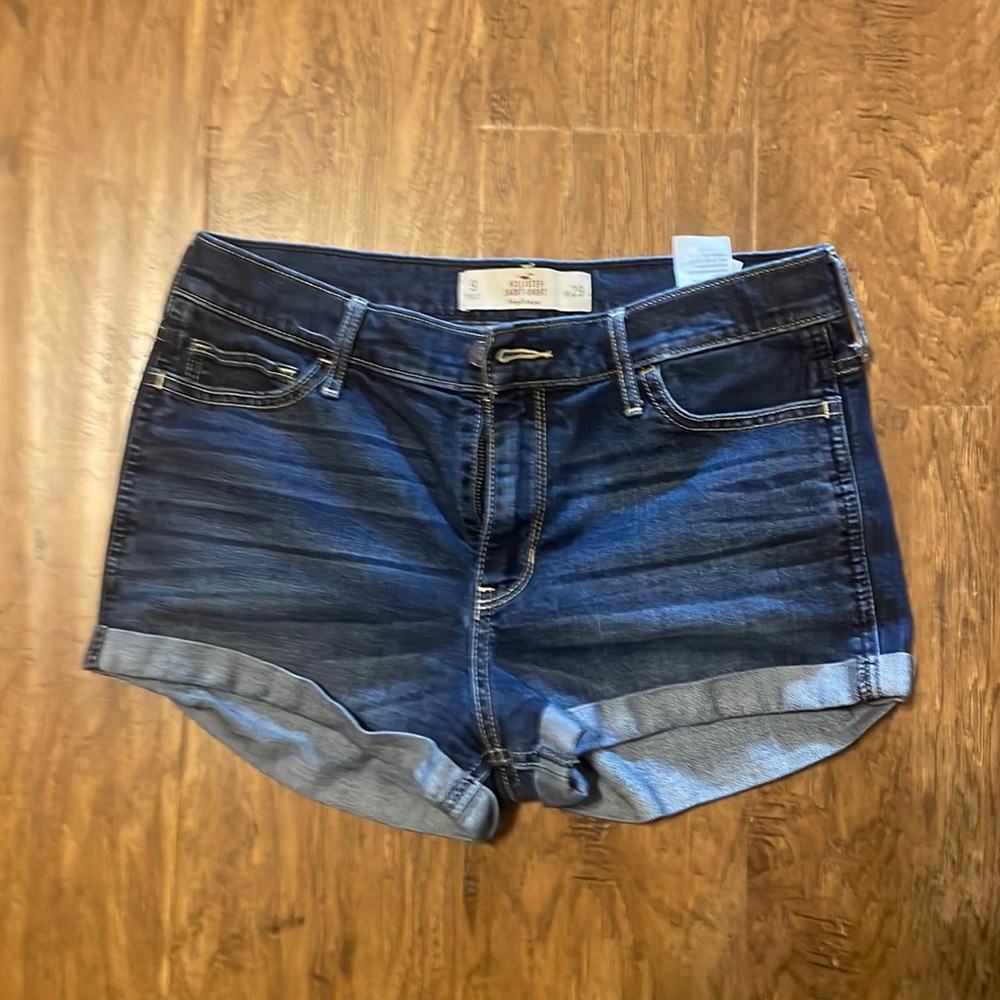 Hollister “short - short” high rise Jean shorts size 9 women’s w29